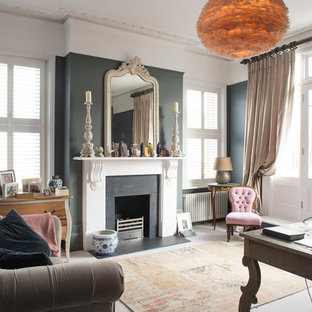 Inspiration pour un bureau traditionnel de type studio avec un mur gris, une cheminée standard, un manteau de cheminée en métal, un bureau indépendant et un sol gris.