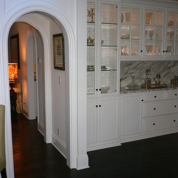 Arched Entry to Family Room.