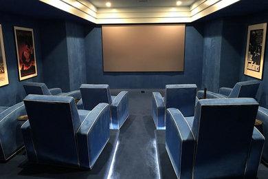 Свежая идея для дизайна: домашний кинотеатр - отличное фото интерьера
