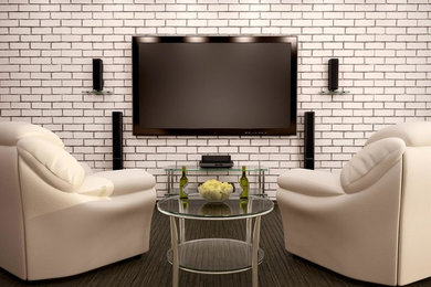 デンバーにあるお手頃価格の中くらいなインダストリアルスタイルのおしゃれなオープンシアタールーム (白い壁、濃色無垢フローリング、壁掛け型テレビ、茶色い床) の写真