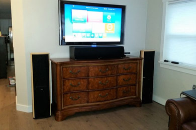 Example of a classic home theater design in Vancouver