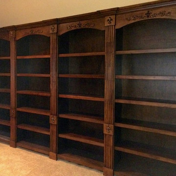 Open bookcase with adjustable shelves