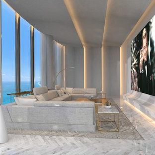 Diseño de cine en casa abierto, minimalista, extra grande, con suelo de mármol, suelo blanco, pantalla de proyección y paredes blancas
