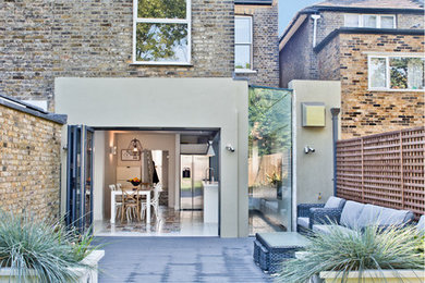 ロンドンにあるコンテンポラリースタイルのおしゃれな家の外観の写真