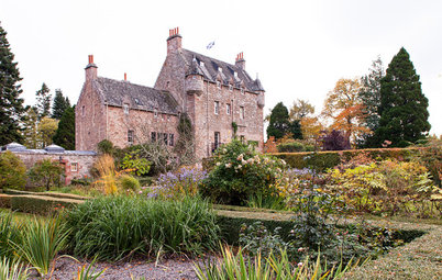 Houzz Tour: A 17th Century Castle is Beautifully Brought Up To Date