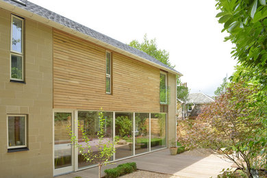 This is an example of a contemporary house exterior in Glasgow.