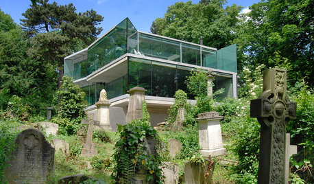 Architektur: Morbide und modern – ein Glashaus auf einem alten Friedhof