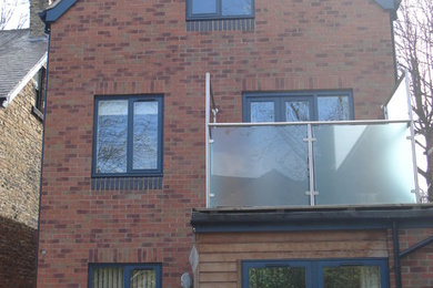 Photo of a contemporary house exterior in Manchester.