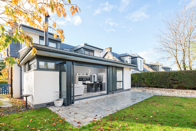 Zweistöckiges Modernes Einfamilienhaus mit Misch-Dachdeckung in Glasgow