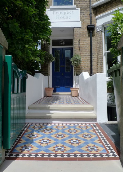 Victorian House Exterior by London Mosaic