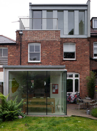Contemporary House Exterior by Mailen Design