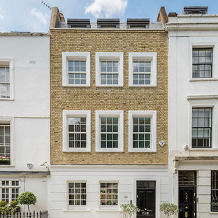 ロンドンのトラディショナルスタイルのおしゃれな三階建ての家 (混合材サイディング、タウンハウス) の写真