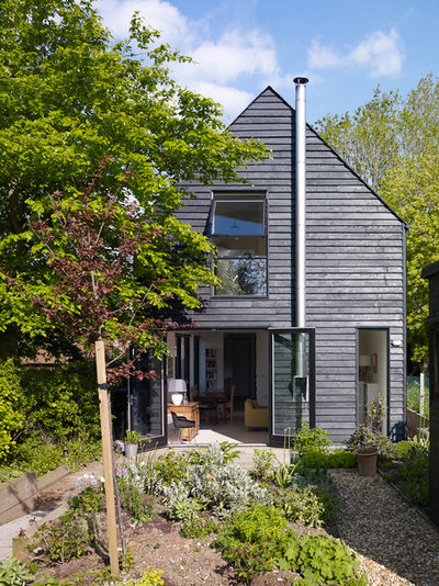 Transitional House Exterior by Stephen Turvil Architects