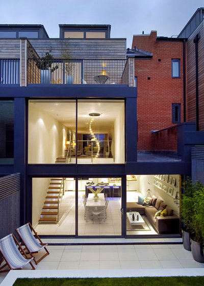 Modern House Exterior by LLI Design