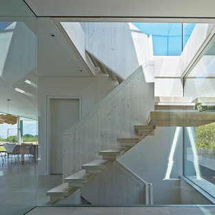This is an example of a medium sized modern house exterior in London.