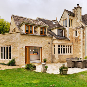 Sympathetic addition to a Cotswold-stone family home