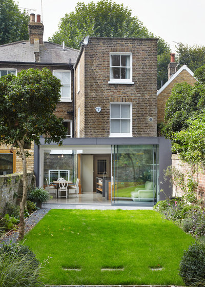 Contemporary House Exterior by Fraher & Findlay Architects Ltd