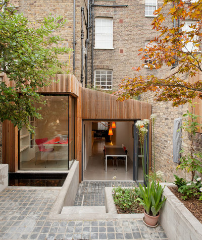 Contemporary House Exterior by Fraher & Findlay Architects Ltd