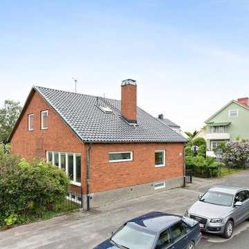 Arkitektritad villa av Endel Öunapuu, på väster i Örebro. Mellanstyling
