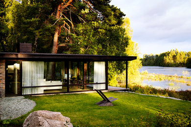 Inspiration for a modern glass house exterior in Stockholm.