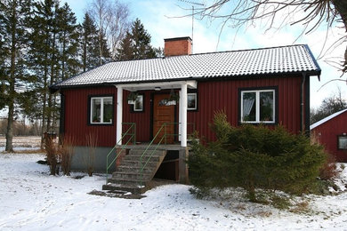Cette photo montre une façade de maison scandinave.