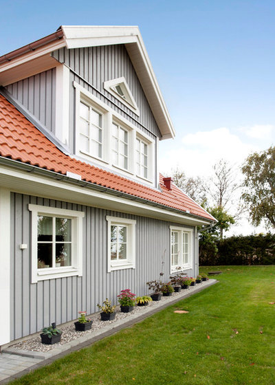 American Traditional Exterior by Fridhems Snickeri & Anläggning AB