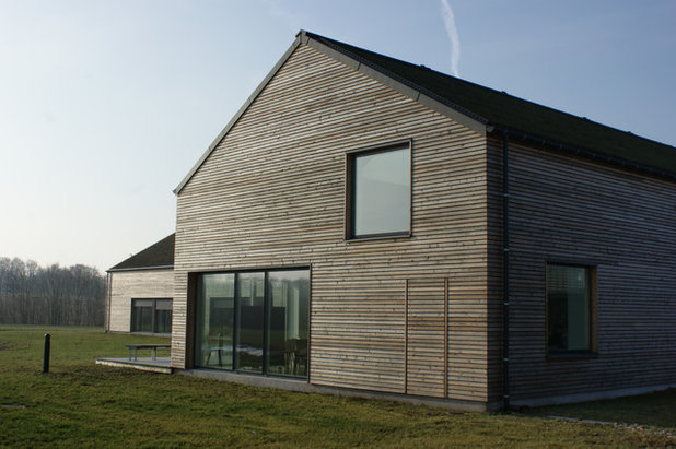 Skandinavisk Hus & facade by Frøslev Træ