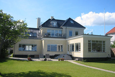 コペンハーゲンにあるトラディショナルスタイルのおしゃれな家の外観の写真