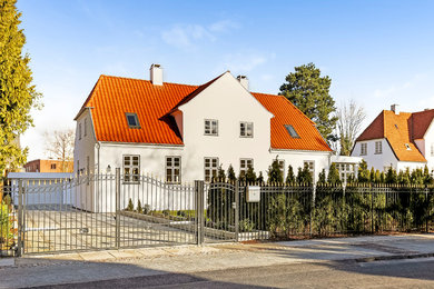 コペンハーゲンにある高級なトラディショナルスタイルのおしゃれな家の外観 (レンガサイディング) の写真