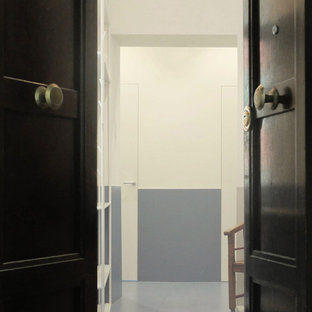 Foto de puerta principal contemporánea, pequeña, con paredes blancas, suelo de baldosas de porcelana, puerta doble, puerta blanca y suelo turquesa