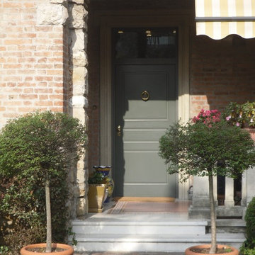 ingresso abitazione dal portico