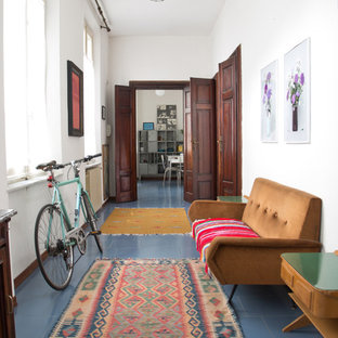 Esempio di un grande ingresso o corridoio boho chic con pareti bianche, pavimento con piastrelle in ceramica e pavimento blu