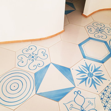 Pavimento in ceramica vietrese con disegni personalizzati, realizzati ad hoc