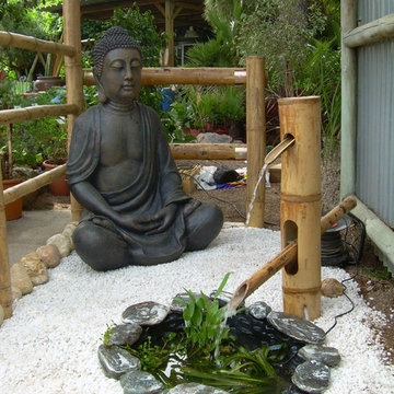Buda con fuente shishi odoshi