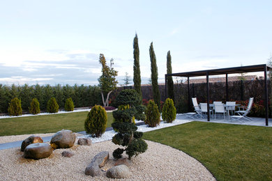 This is an example of a modern garden in Madrid.