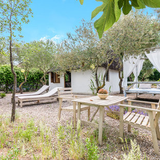 Ejemplo de jardín mediterráneo con gravilla