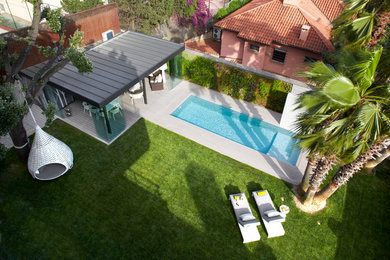 Jardín con piscina | CASA RON