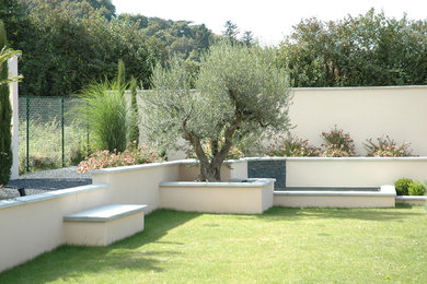 グルノーブルにあるコンテンポラリースタイルのおしゃれな庭の写真