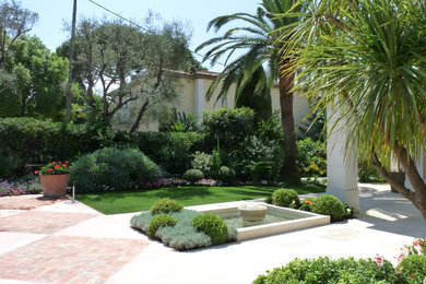 Inspiration for a mediterranean garden in Nice.