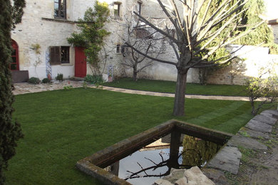 This is an example of a country garden in Clermont-Ferrand.