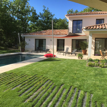 Jardin naturel aux lignes contemporaines