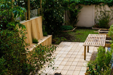 Réalisation d'un aménagement d'entrée ou allée de jardin craftsman avec des pavés en brique et une exposition partiellement ombragée.