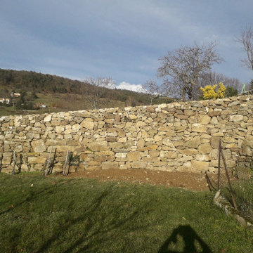 Murs et escaliers en pierres naturelles