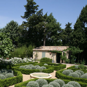 Provencal garden with contemporary lines