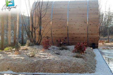 Medium sized world-inspired garden in Reims.