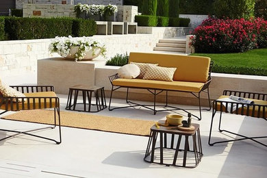 Inspiration for a contemporary patio in Bordeaux.