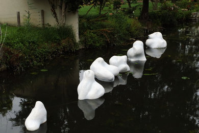 Geräumiger Moderner Garten mit Wasserspiel in Angers