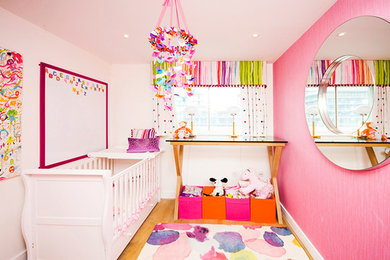 Imagen de dormitorio infantil moderno pequeño