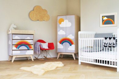 ウィルトシャーにあるコンテンポラリースタイルのおしゃれな赤ちゃん部屋の写真
