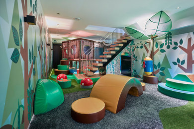 Foto de dormitorio infantil de 4 a 10 años contemporáneo grande con paredes multicolor, moqueta y suelo gris